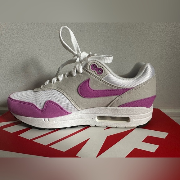 Women’s Air Max 1 in neutral grey/fuchsia dream in size 8 - Picture 9 of 9